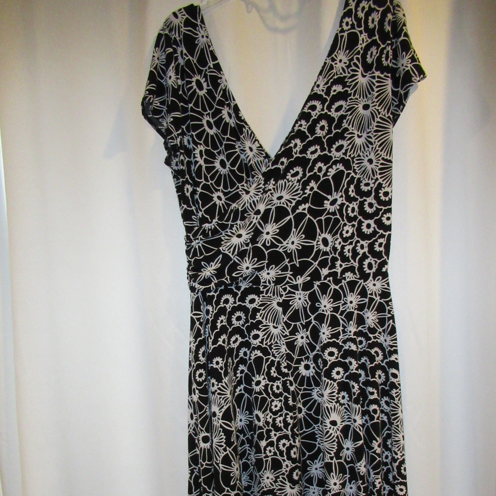 EUC Maggie London Dress